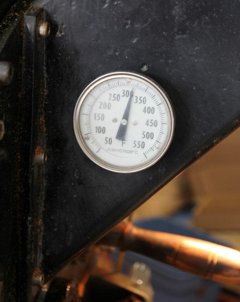 Thermometre on the coffee roaster showing the internal temperature