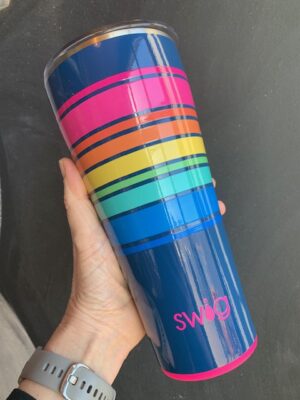 Swig Electric Slide 32 oz Tumbler being held by a hand