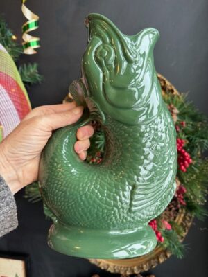 Gluggle Jug XL in Green being held by a hand