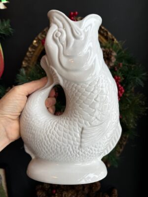 Gluggle Jug XL in White being held by a hand
