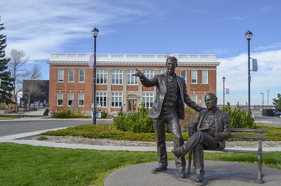 statue of Alexander and Elliot Galt in front of the museum named after them