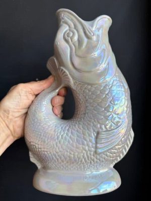 Oyster lustre XL Gluggle Jug in front of a black wall